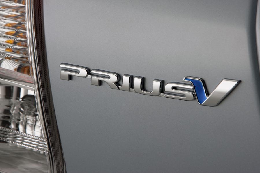  Toyota Prius V 2011 года  (фото 13 из 208)